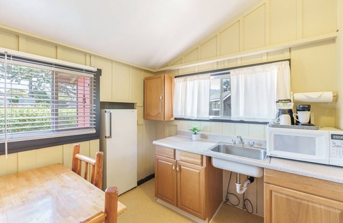 Mission Fields Hotel | Carmel River Inn & Cottages