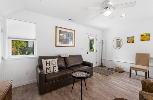 Siskiyou-Hargadine Historic District House | Casa Amore Cottage: Walkable and pet friendly!