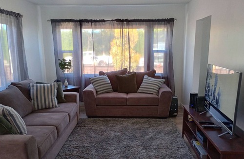 Culver - West House | Casa De La Playa A beautifully Remodeled. 2 Bedroom 1 Bathroom home oasis
