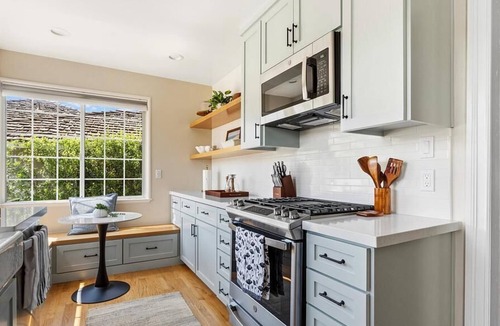 Northeast Carmel House | Casa del Mar - Carmel House - Walk Downtown, Bask in the Sun!