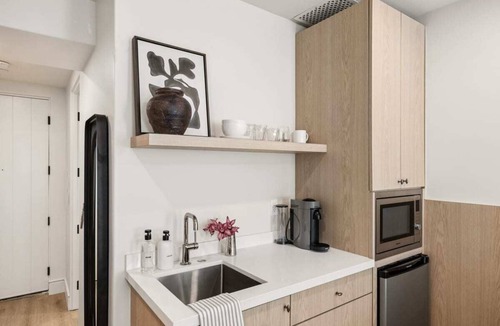 Oak Park Apartment | Casa Iglesia Studio 103