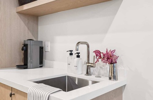 Oak Park Apartment | Casa Iglesia Studio 106