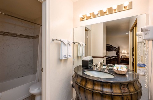 Avalon Hotel | Casa Mariquita Standard King Ensuite Room