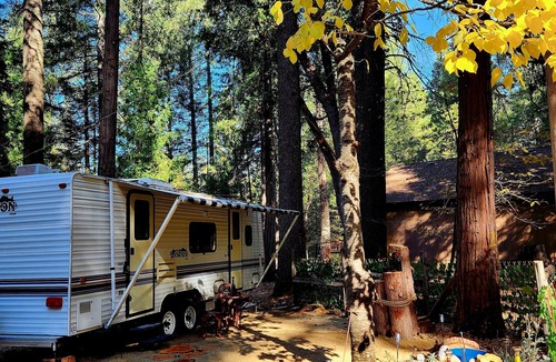 Nevada City House | Cascade Caravan in the Sierra Foothills and within minutes of Scott's Flat Lake.