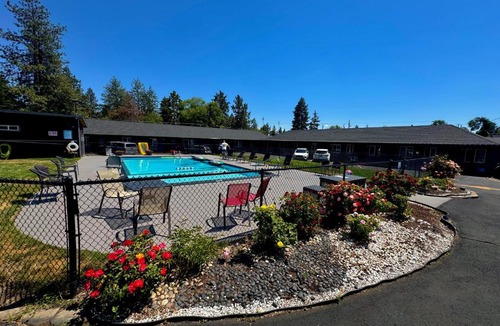 Larkspur Hotel | Cascade Lodge Boutique