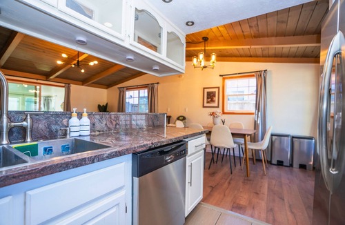 San Jose House | Central 3BR 2BA Near Santana Row & Valley Fair