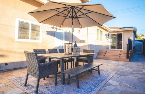 Bay Park House | Central coastal home - Ocean views and pool
