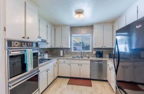 Fremont House | Central Family Home near Tesla, Shops and Parks