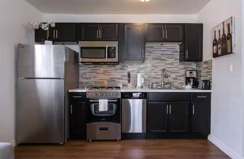 Valley Village Apartment | Central location One Bedroom Apartment parking