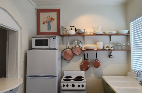Delta House | Central Oasis on Main- private, quiet, walkable