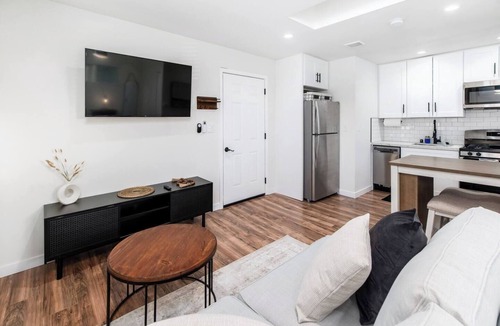 Valencia Park Apartment | Central San Diego Studio W/Parking-W/D-Kitchen-A/C