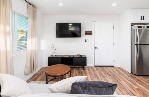 Valencia Park Apartment | Central San Diego Studio W/Parking-W/D-Kitchen-A/C