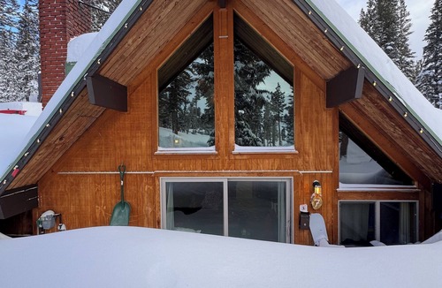 Mammoth Lakes Ski Chalet | Chalet #7, Charming Cabin Perfect Location Steps t