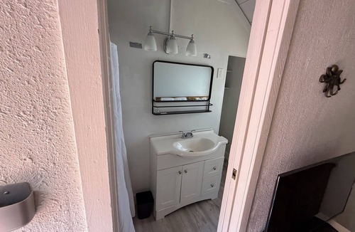 Westside Santa Cruz Bed & Breakfast | charming 1 bed-private bath great location by Beach, Pier, Boardwalk-fast WiFi-8