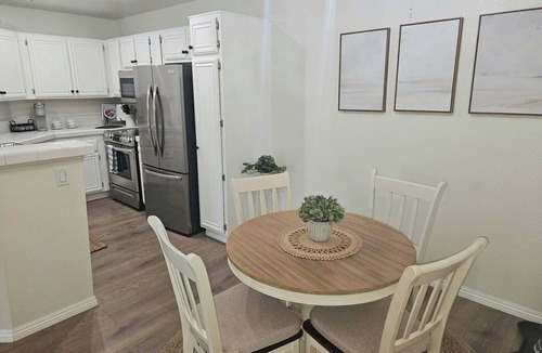 Oak Park Condo | Charming 1 Bedroom Condo in Oak PRk