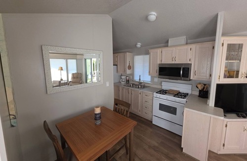 Desert Aire House | Charming 1-bedroom house with AC in peaceful Indio Tiny home,fully equip