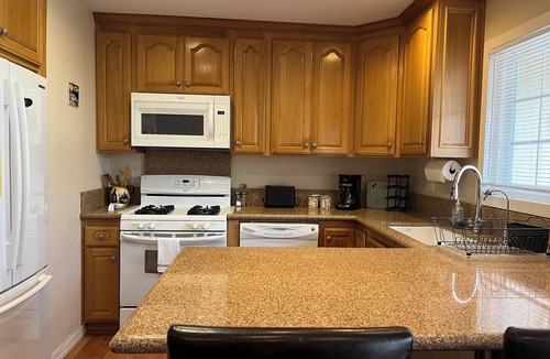 Port Hueneme Cottage | Charming 2-bedrm. cottage 5 min from the beach!n Mid-term Rental-30 day min.