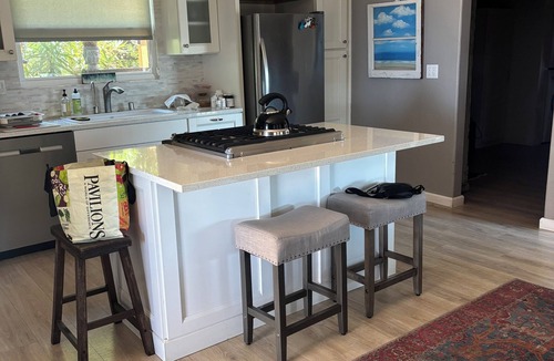 Happy Hill House | Charming 2 Bedroom Getaway for Monthly Rentals With Amazing Ocean Views