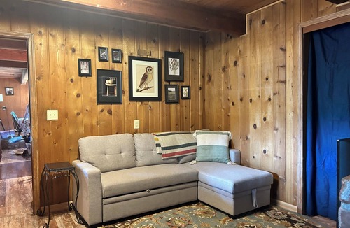Rainbow Cabin | Charming 3-bedroom cabin on Dearborn Island with WiFi, AC, Hot Tub