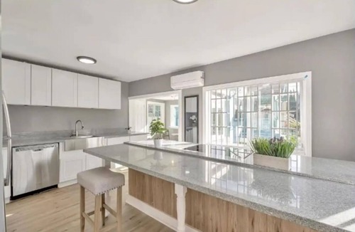 Oakland House | Charming 3-bedroom house with WiFi and AC in Oakland