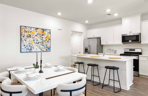 Ontario House | Charming 3-bedroom townhome with warm pool 10mins Ontario Airport