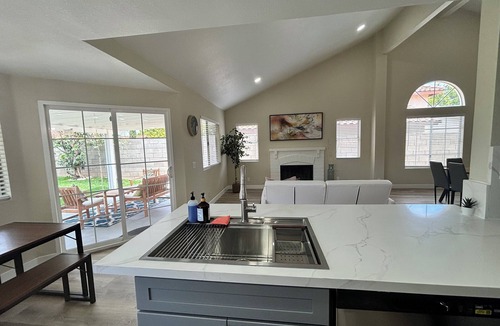 Corona House | Charming 4-bedroom house with AC, WiFi, backyard in quiet neighborhood