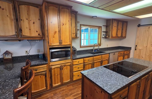 Jacksonville House | Charming 4-bedroom house in Applegate Valley. Private river access, WiFi and AC