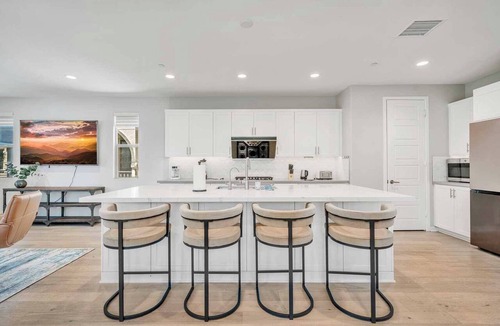 Mission Viejo House | Charming 4B3.5B｜Garage｜1st Floor Bedroom｜Flex-Lease｜Pet-Friendly #42594