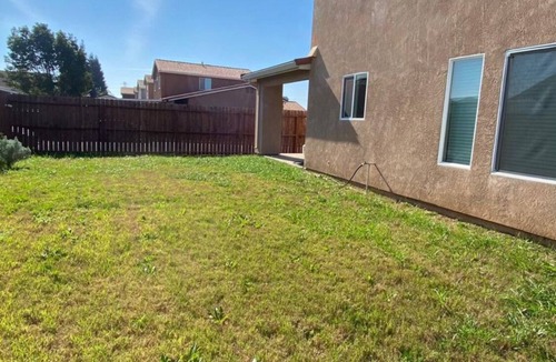 Riverbank House | Charming 5-bedroom house with AC in Riverbank