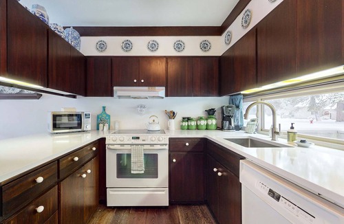 Black Butte Ranch Condo | Charming Black Butte Ranch getaway on the golf course, dog-friendly with AC
