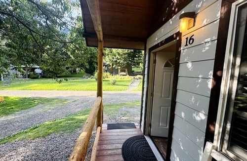 Idleyld Park Cabin | Charming Cabin for an Off-Grid Getaway in Umpqua National Forest, Oregon