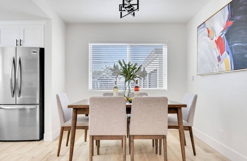 Eastside House | Charming Coastal Retreat LB 5 min 2 Beach/downtown