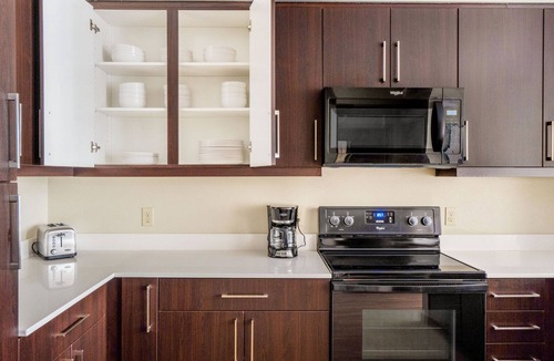 Dublin Apartment | Charming Dublin 2BR w/Pool & A/C, nr Shops & Groceries, by Blueground