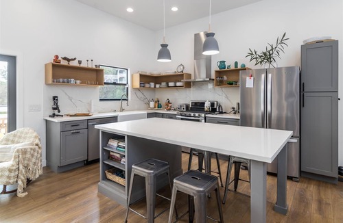 Eagle Rock House | Charming Flora-Filled Home in Highland Park