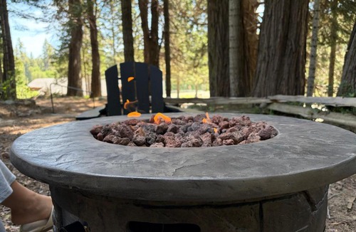 Fish Camp House | Charming Fully Renovated Log Cabin, 2 miles to Yosemite South Gate!