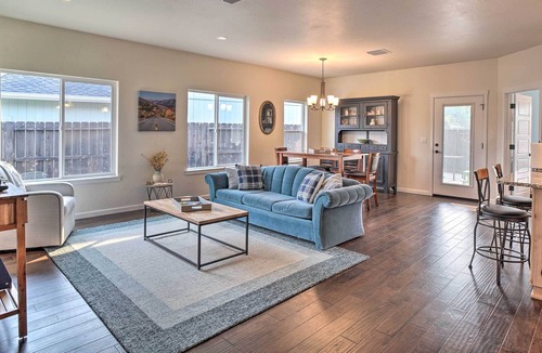 Grants Pass House | Charming Grants Pass Home: Patio & Fire Pit!