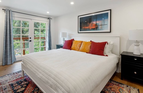 Beachwood Canyon House | Charming Hollywood Retreat Home with Canyon Views