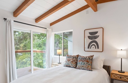 Beachwood Canyon House | Charming Hollywood Retreat Home with Canyon Views