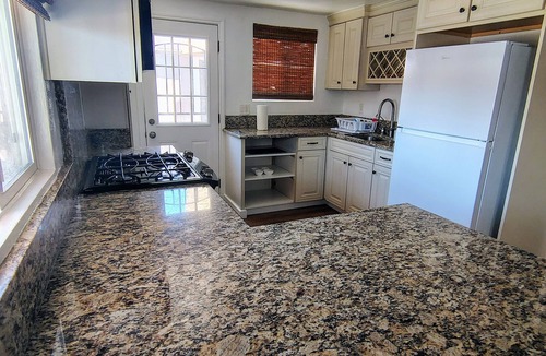 La Presa House | Charming Home : AC, Fast internet, Office, Off-Street Parking, Laundry