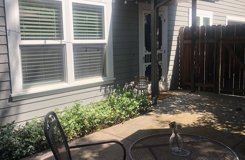 Folsom House | Charming home located in the Historic District of Folsom .