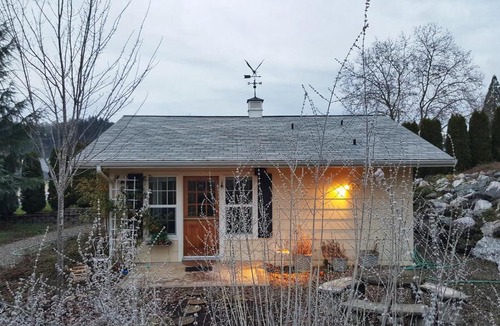 Myrtle Creek House | Charming, Private Cottage in Myrtle Creek