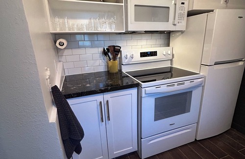 Silver Lake Apartment | Charming Silver Lake Garden Apartment