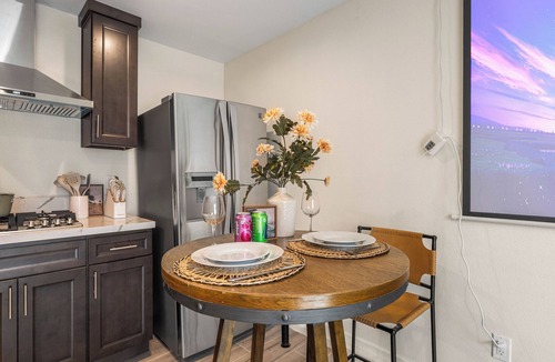 Southwest Anaheim Apartment | Charming Studio Gem in Anaheim 8' From Disney/Convention/Angel/Knotts