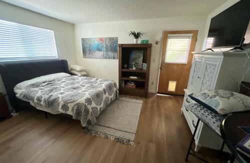 Aptos Apartment | Charming studio one mile from beach