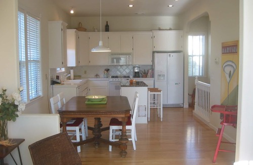 St. Helena House | Charming Victorian - walking distance to town.