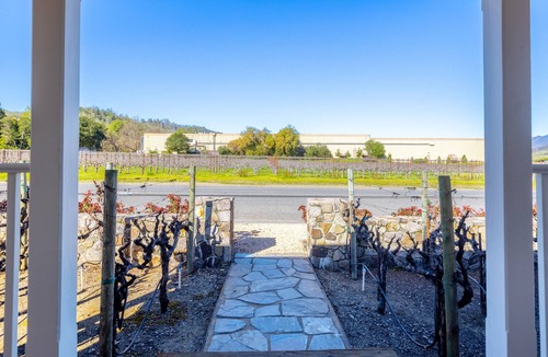 St. Helena House | Charming Wine Country Cottage Close to Downtown