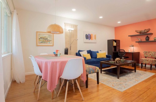 Sunnyvale Apartment | 🌟Cheerful 2B2B in a prime location 🌲Redwood Pl Apt 3