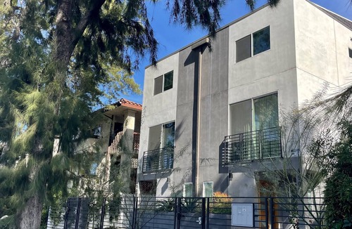 Sherman Oaks House | Cheerful 3B/3.5 Bath Family friendly Townhouse!