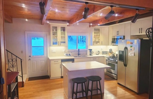 Tahoe Woods Cabin | Cheerful and bright Tahoe City Cabin close to all!