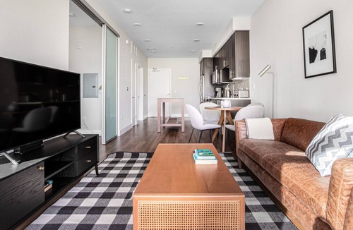 Shoreline West Apartment | Cheery Mountain View 1BR w/ Pool, Spa, Roofdeck, by Blueground